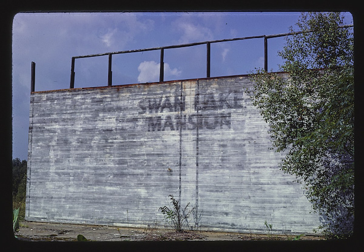 Swan Lake Mansion sign